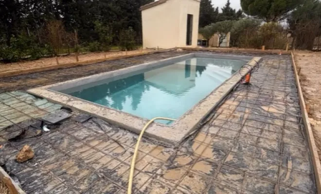 Aménagement extérieure d'un jardin avec piscine à Saint-Rémy-de-Provence, Orange, Even Maçonnerie